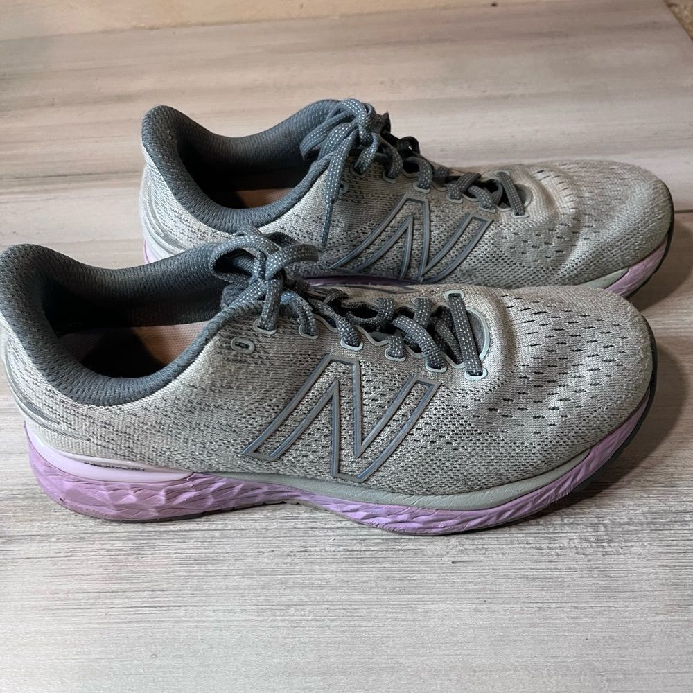 New Balance Fresh Foam 880 Size 9.5 Gray and Lavendar